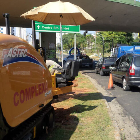 EXECUÇÃO DE REDE DE DISTRIBUIÇÃO DE ÁGUA E REDE COLETORA DE ESGOTO NA AV. INDUSTRIAL - Santo André, SP - 2016